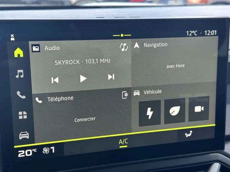 Photo de la voiture DACIA DUSTER Hybrid 140 Journey