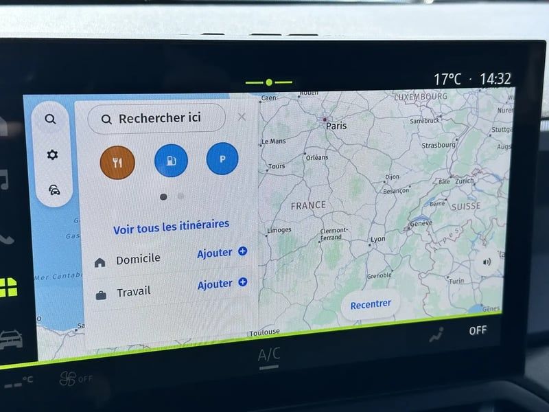 Photo de la voiture DACIA DUSTER Hybrid 140 Journey