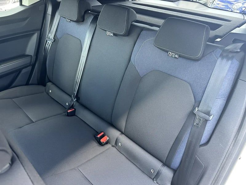 Photo de la voiture DACIA DUSTER Hybrid 140 Journey