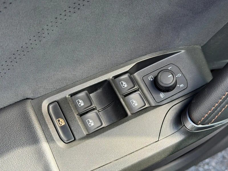 Photo de la voiture CUPRA FORMENTOR 1.5 eTSI Hybrid 150 ch DSG7 V