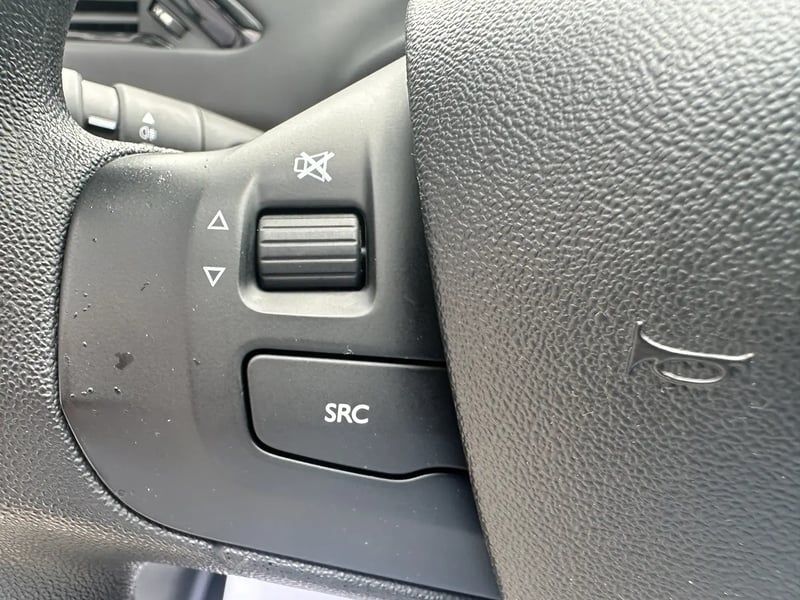 Photo de la voiture PEUGEOT 208 1.6 BlueHDi 75ch BVM5 Active