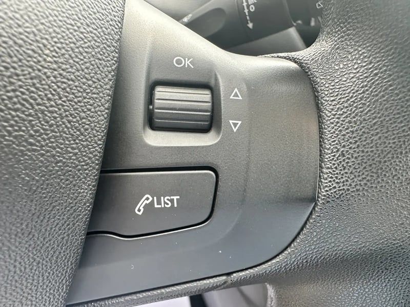 Photo de la voiture PEUGEOT 208 1.6 BlueHDi 75ch BVM5 Active