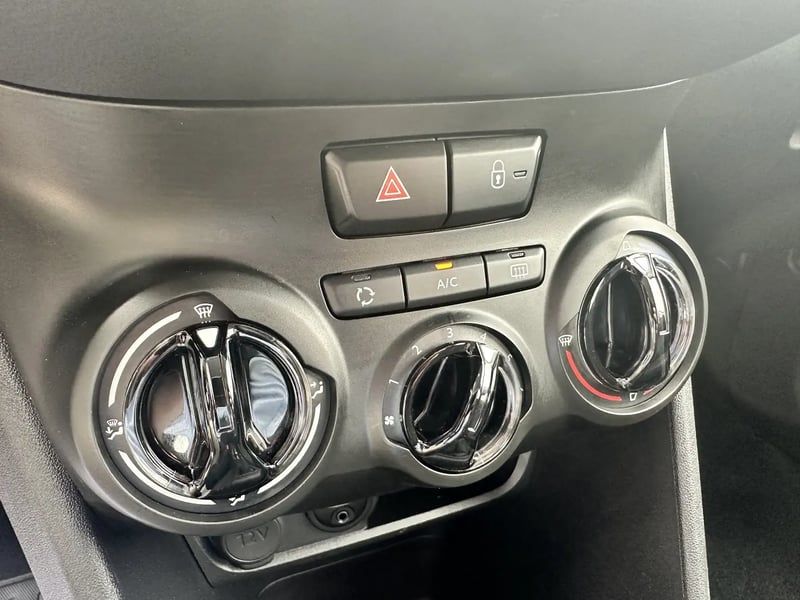 Photo de la voiture PEUGEOT 208 1.6 BlueHDi 75ch BVM5 Active