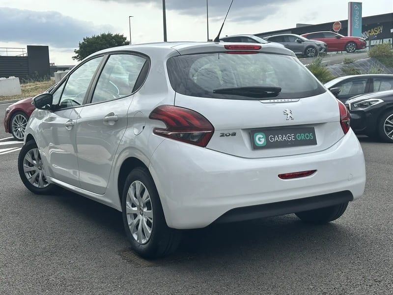 Photo de la voiture PEUGEOT 208 1.6 BlueHDi 75ch BVM5 Active