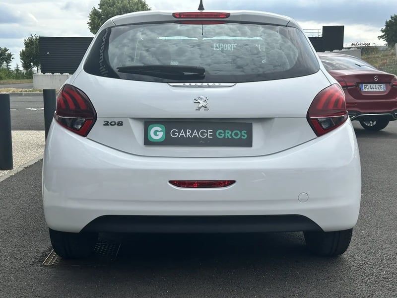 Photo de la voiture PEUGEOT 208 1.6 BlueHDi 75ch BVM5 Active