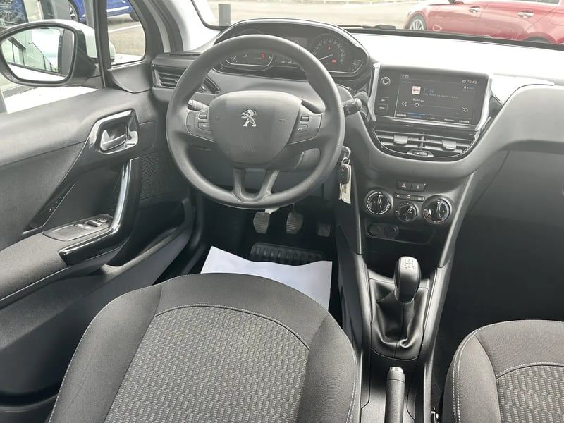 Photo de la voiture PEUGEOT 208 1.6 BlueHDi 75ch BVM5 Active
