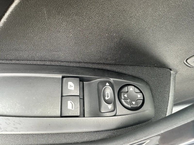 Photo de la voiture PEUGEOT 208 1.6 BlueHDi 75ch BVM5 Active