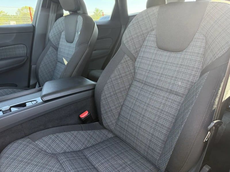 Photo de la voiture VOLVO XC60 T6 AWD Hybride rechargeable 253 ch+145 ch Geartronic 8 Plus Style Chrome