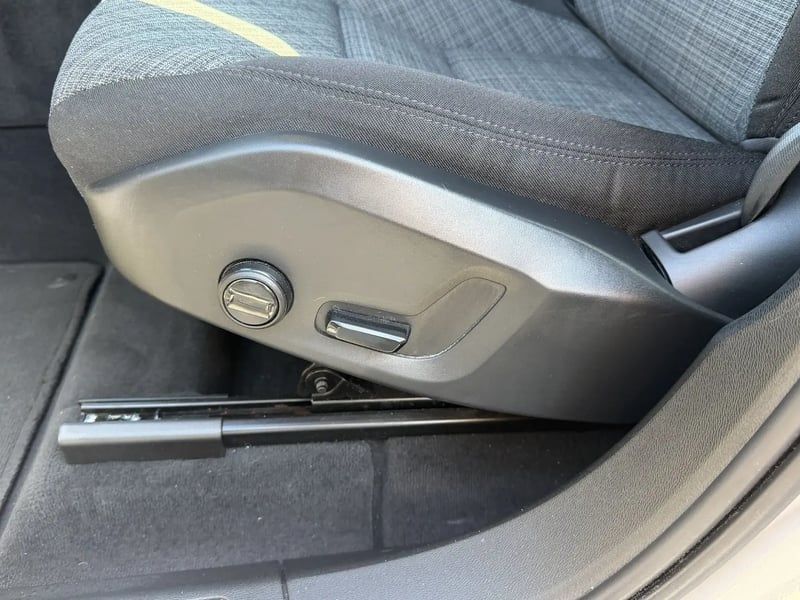 Photo de la voiture VOLVO XC60 T6 AWD Hybride rechargeable 253 ch+145 ch Geartronic 8 Plus Style Chrome