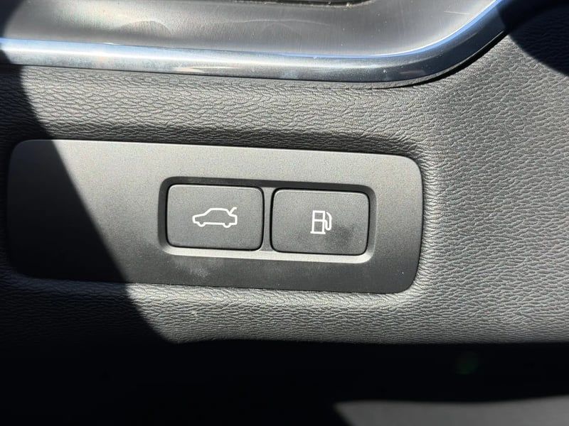 Photo de la voiture VOLVO XC60 T6 AWD Hybride rechargeable 253 ch+145 ch Geartronic 8 Plus Style Chrome