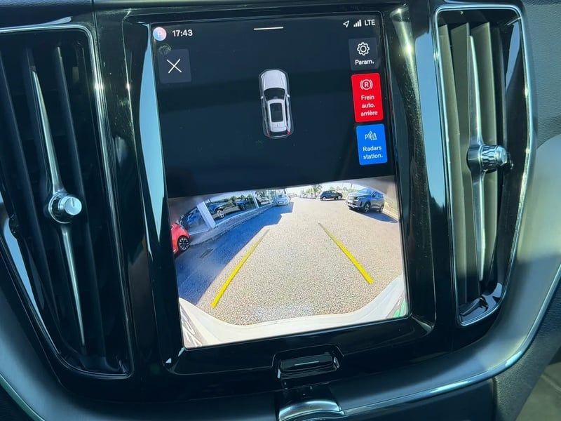 Photo de la voiture VOLVO XC60 T6 AWD Hybride rechargeable 253 ch+145 ch Geartronic 8 Plus Style Chrome