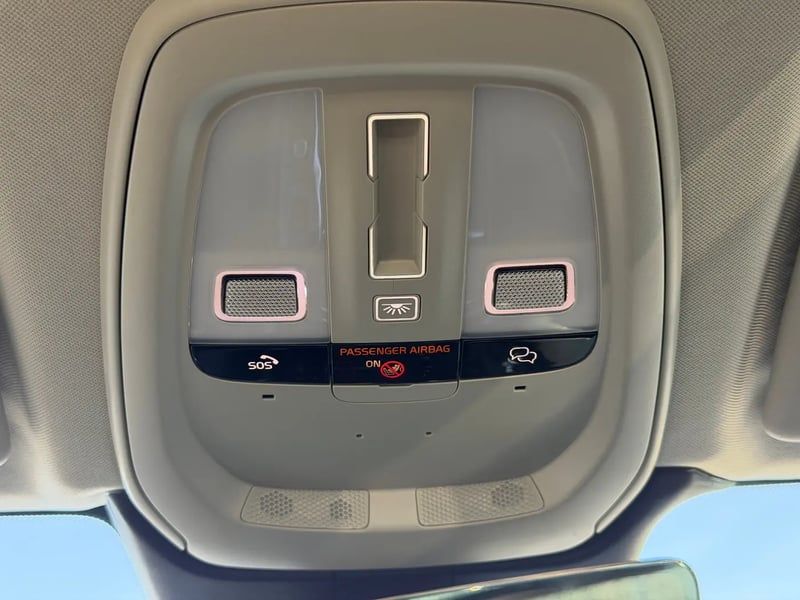 Photo de la voiture VOLVO XC60 T6 AWD Hybride rechargeable 253 ch+145 ch Geartronic 8 Plus Style Chrome