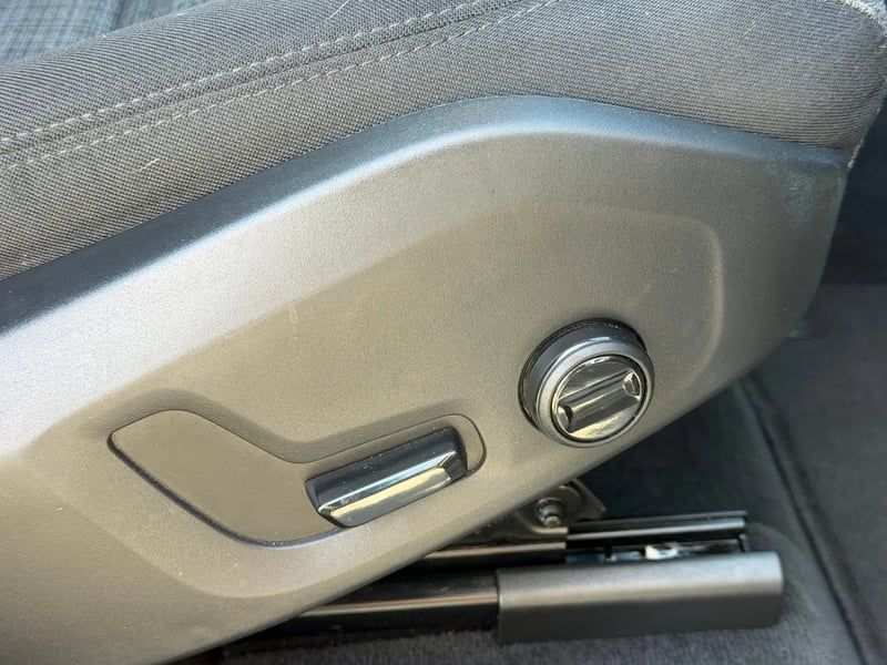 Photo de la voiture VOLVO XC60 T6 AWD Hybride rechargeable 253 ch+145 ch Geartronic 8 Plus Style Chrome