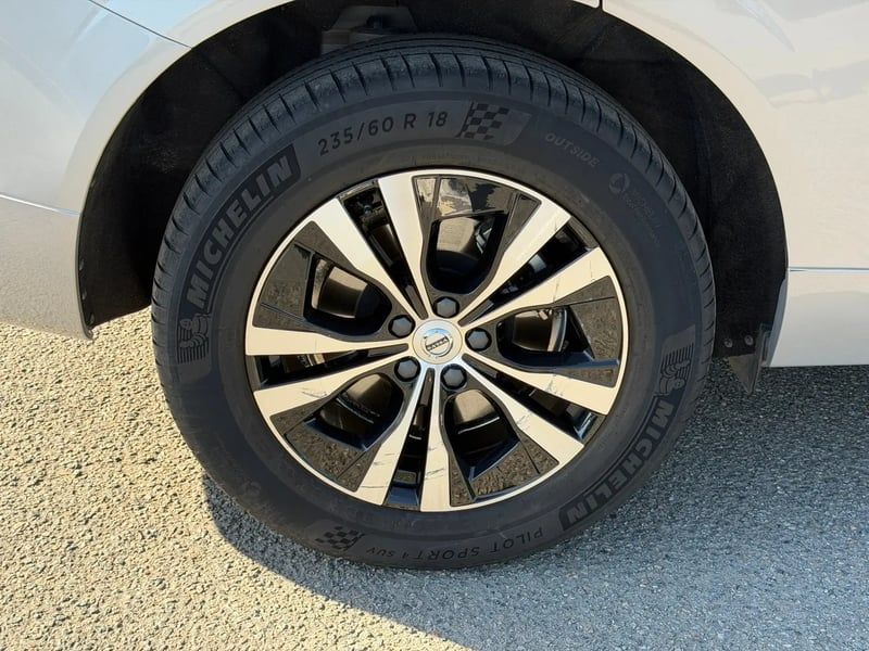 Photo de la voiture VOLVO XC60 T6 AWD Hybride rechargeable 253 ch+145 ch Geartronic 8 Plus Style Chrome