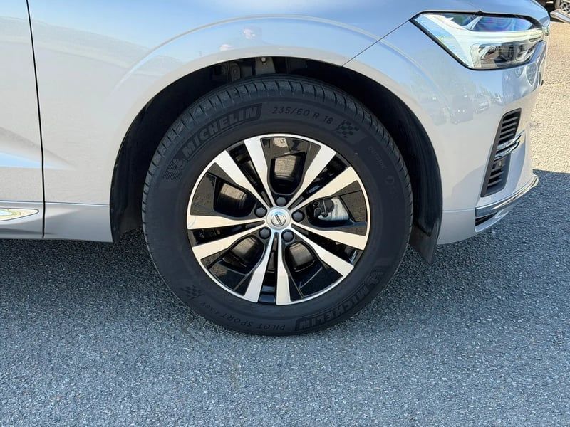 Photo de la voiture VOLVO XC60 T6 AWD Hybride rechargeable 253 ch+145 ch Geartronic 8 Plus Style Chrome