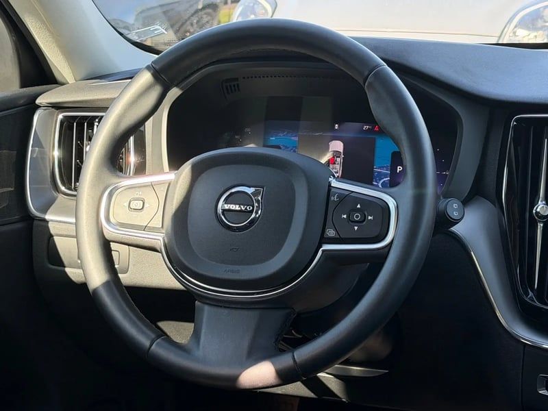 Photo de la voiture VOLVO XC60 T6 AWD Hybride rechargeable 253 ch+145 ch Geartronic 8 Plus Style Chrome