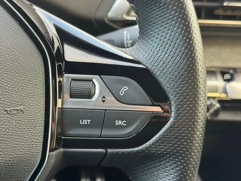 Photo de la voiture PEUGEOT 3008 PureTech 130ch S&S BVM6 GT