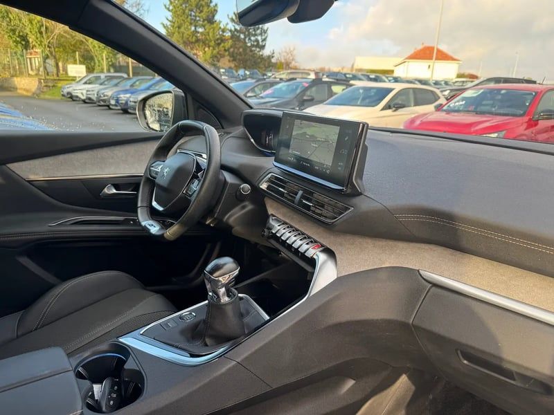 Photo de la voiture PEUGEOT 3008 PureTech 130ch S&S BVM6 GT