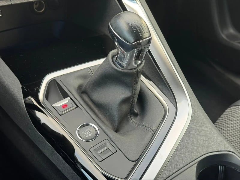 Photo de la voiture PEUGEOT 3008 PureTech 130ch S&S BVM6 GT