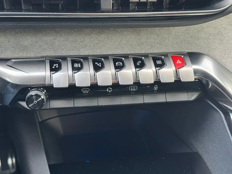 Photo de la voiture PEUGEOT 3008 PureTech 130ch S&S BVM6 GT