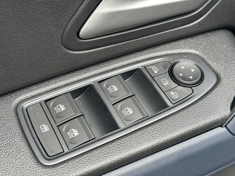 Photo de la voiture DACIA DUSTER Mild Hybrid 130 4x4 Journey