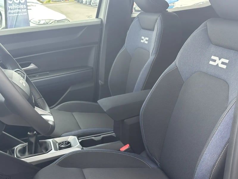 Photo de la voiture DACIA DUSTER Mild Hybrid 130 4x4 Journey