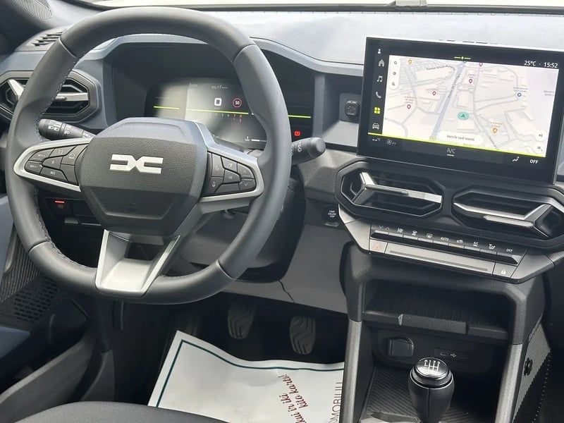 Photo de la voiture DACIA DUSTER Mild Hybrid 130 4x4 Journey