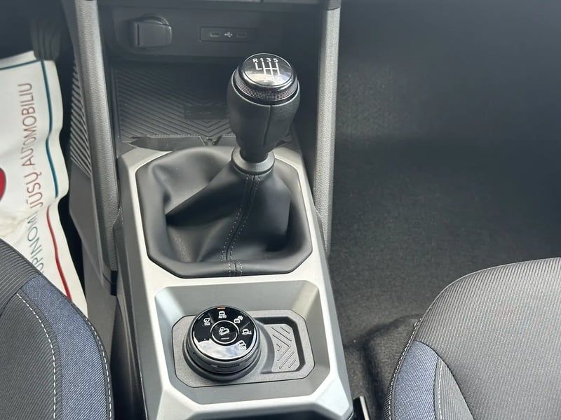 Photo de la voiture DACIA DUSTER Mild Hybrid 130 4x4 Journey