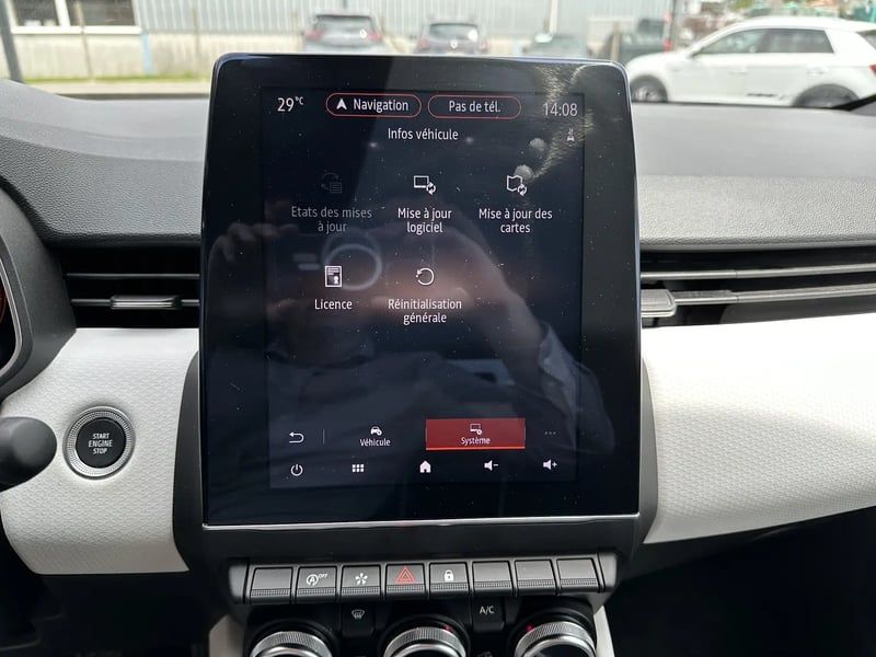 Photo de la voiture RENAULT CLIO V TCe 90 Techno