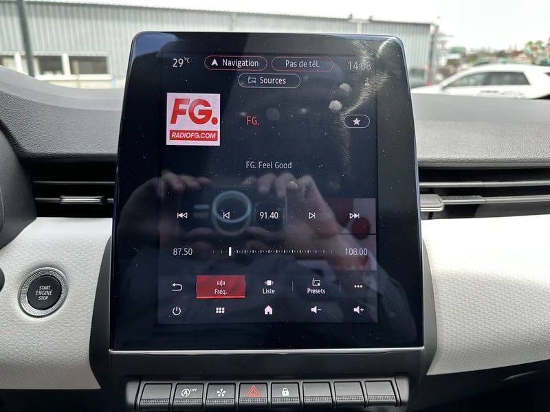 Photo de la voiture RENAULT CLIO V TCe 90 Techno