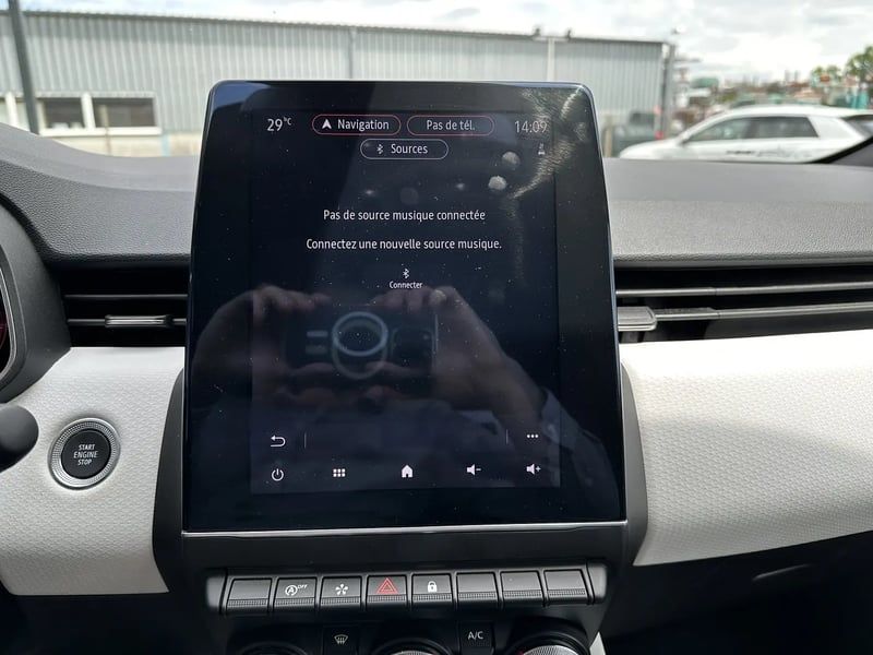 Photo de la voiture RENAULT CLIO V TCe 90 Techno