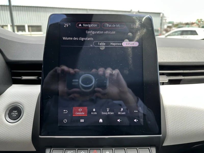 Photo de la voiture RENAULT CLIO V TCe 90 Techno