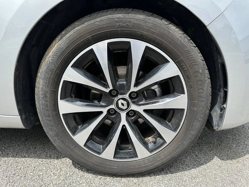 Photo de la voiture RENAULT CLIO V TCe 90 Techno