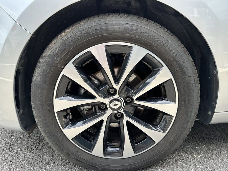 Photo de la voiture RENAULT CLIO V TCe 90 Techno