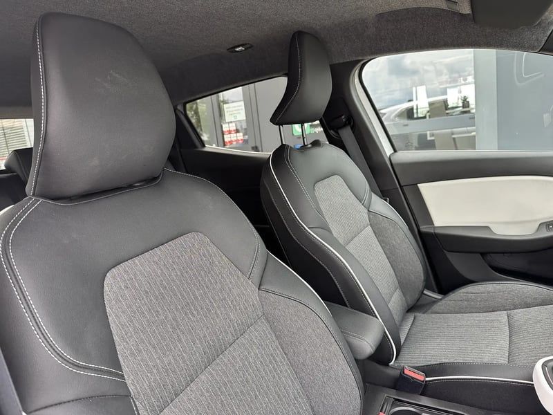 Photo de la voiture RENAULT CLIO V TCe 90 Techno