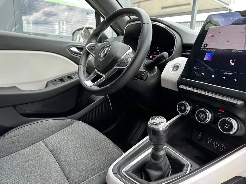 Photo de la voiture RENAULT CLIO V TCe 90 Techno