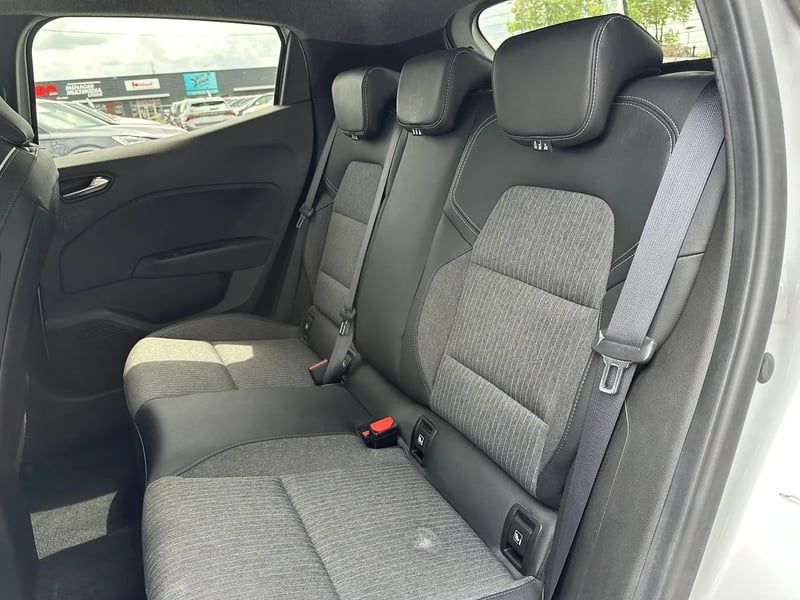 Photo de la voiture RENAULT CLIO V TCe 90 Techno