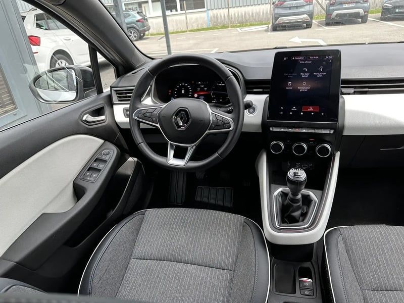 Photo de la voiture RENAULT CLIO V TCe 90 Techno