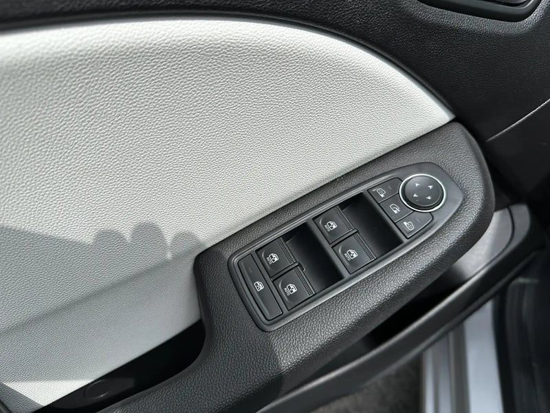 Photo de la voiture RENAULT CLIO V TCe 90 Techno