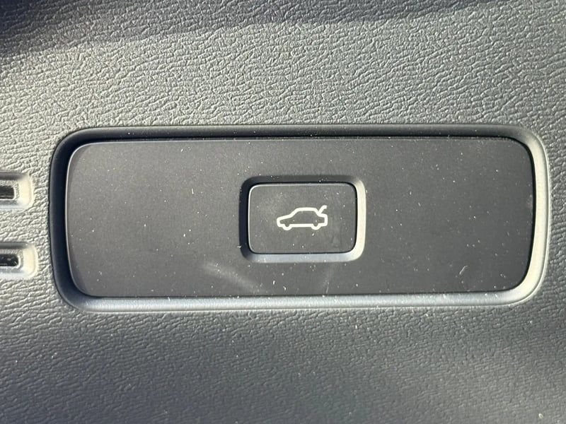 Photo de la voiture VOLVO XC40 B3 163 ch DCT7 Start