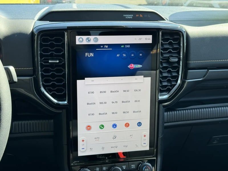 Photo de la voiture FORD RANGER DOUBLE CABINE 3.0 ECOBLUE V6 240 CH BVA10 e-4WD WILDTRAK