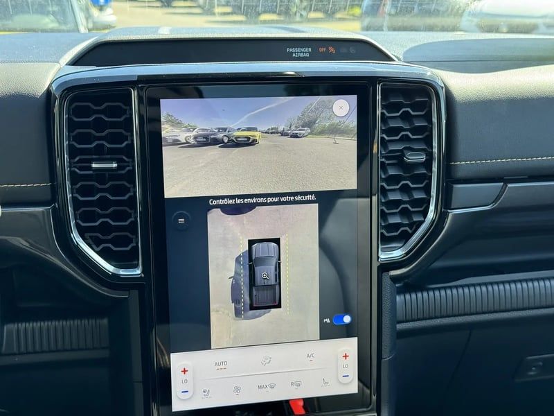 Photo de la voiture FORD RANGER DOUBLE CABINE 3.0 ECOBLUE V6 240 CH BVA10 e-4WD WILDTRAK