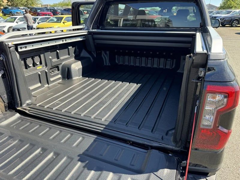 Photo de la voiture FORD RANGER DOUBLE CABINE 3.0 ECOBLUE V6 240 CH BVA10 e-4WD WILDTRAK