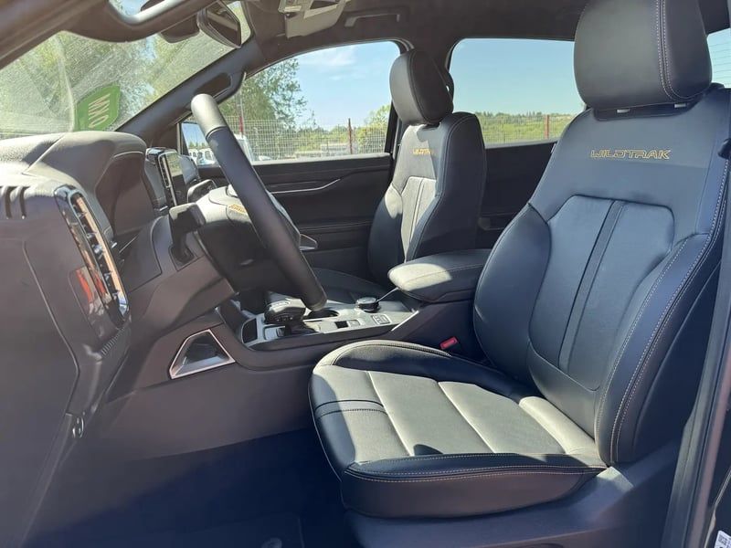 Photo de la voiture FORD RANGER DOUBLE CABINE 3.0 ECOBLUE V6 240 CH BVA10 e-4WD WILDTRAK