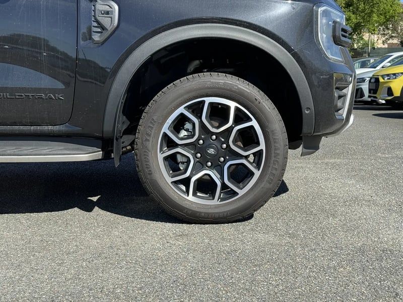 Photo de la voiture FORD RANGER DOUBLE CABINE 3.0 ECOBLUE V6 240 CH BVA10 e-4WD WILDTRAK