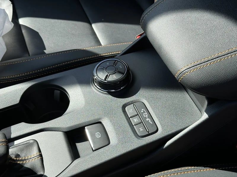 Photo de la voiture FORD RANGER DOUBLE CABINE 3.0 ECOBLUE V6 240 CH BVA10 e-4WD WILDTRAK