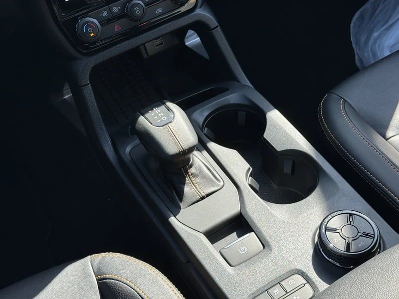 Photo de la voiture FORD RANGER DOUBLE CABINE 3.0 ECOBLUE V6 240 CH BVA10 e-4WD WILDTRAK