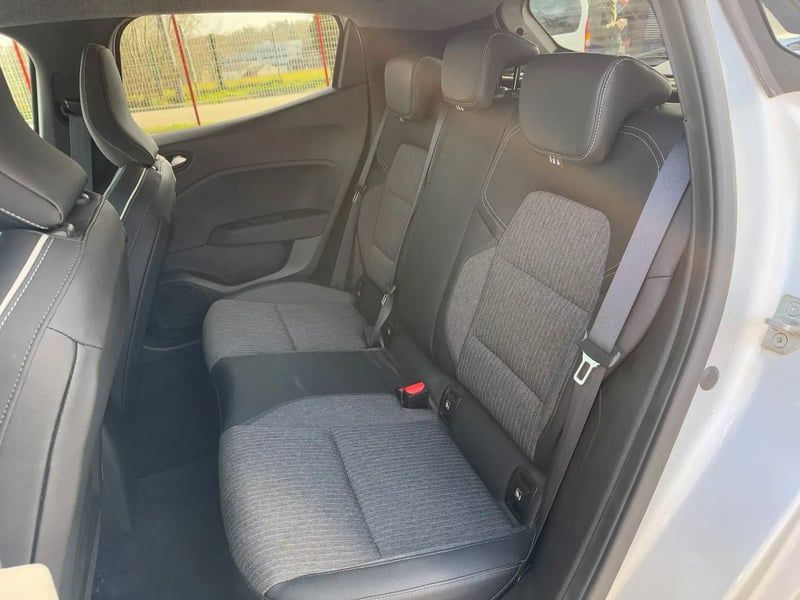 Photo de la voiture RENAULT CLIO V TCe 90 Techno