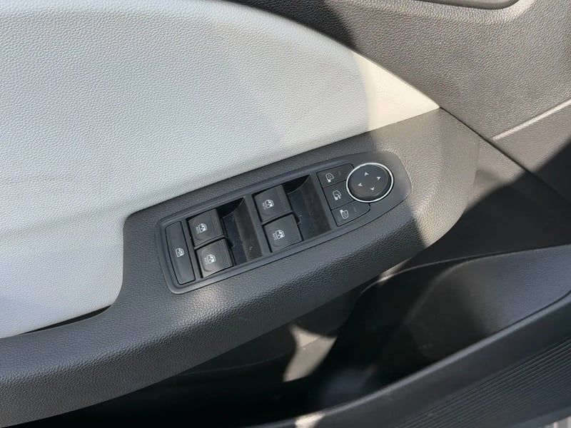 Photo de la voiture RENAULT CLIO V TCe 90 Techno