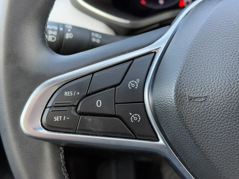 Photo de la voiture RENAULT CLIO V TCe 90 Techno